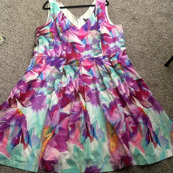 City chic secret garden vneck pleated knee length dress size xL - Picture 9 of 12